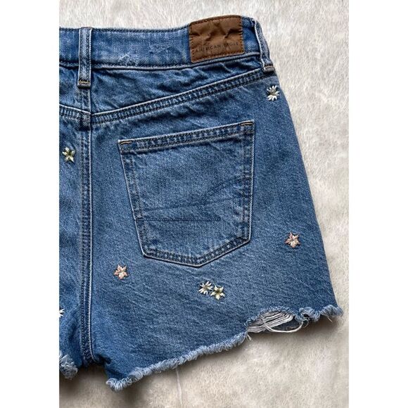 American Eagle High Rise Floral Embroidered Distressed Denim Mom Short, Size 0 - Picture 12 of 15